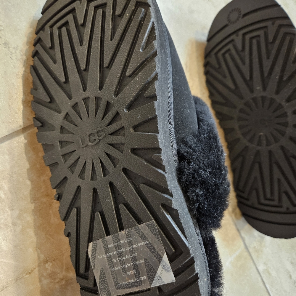 UGG slip on - Picture 7 of 7